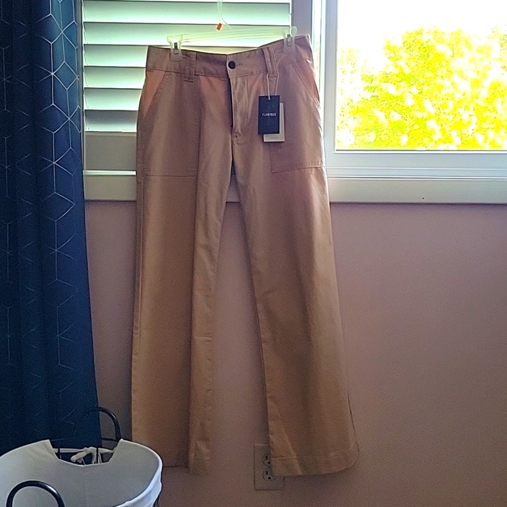 NWT Flamingo khaki pants large
